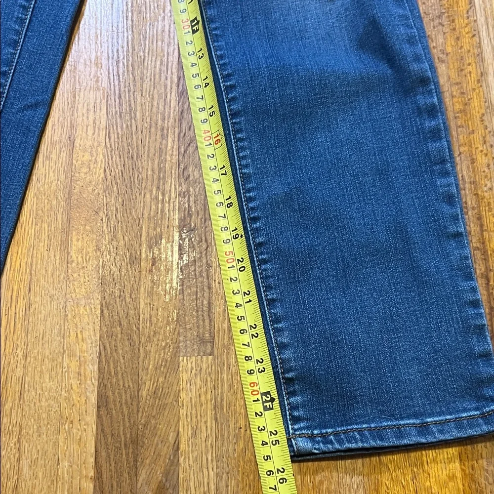 Time‎ and Tru Women 10 Blue Denim Straight Distressed 5 Pocket Stretch Jeans
